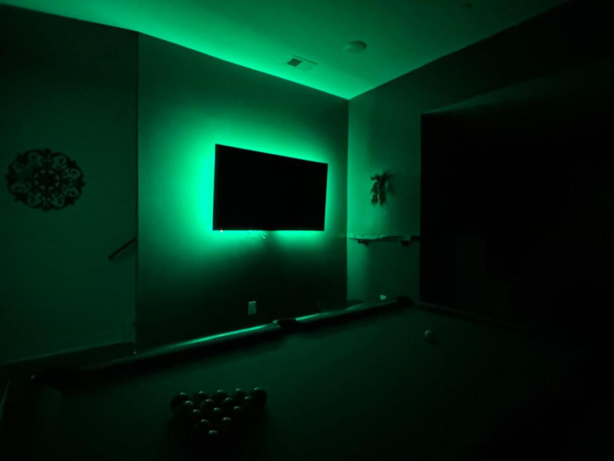 Luxury Townhome 2 Car Garage And Decks 2 Billiards