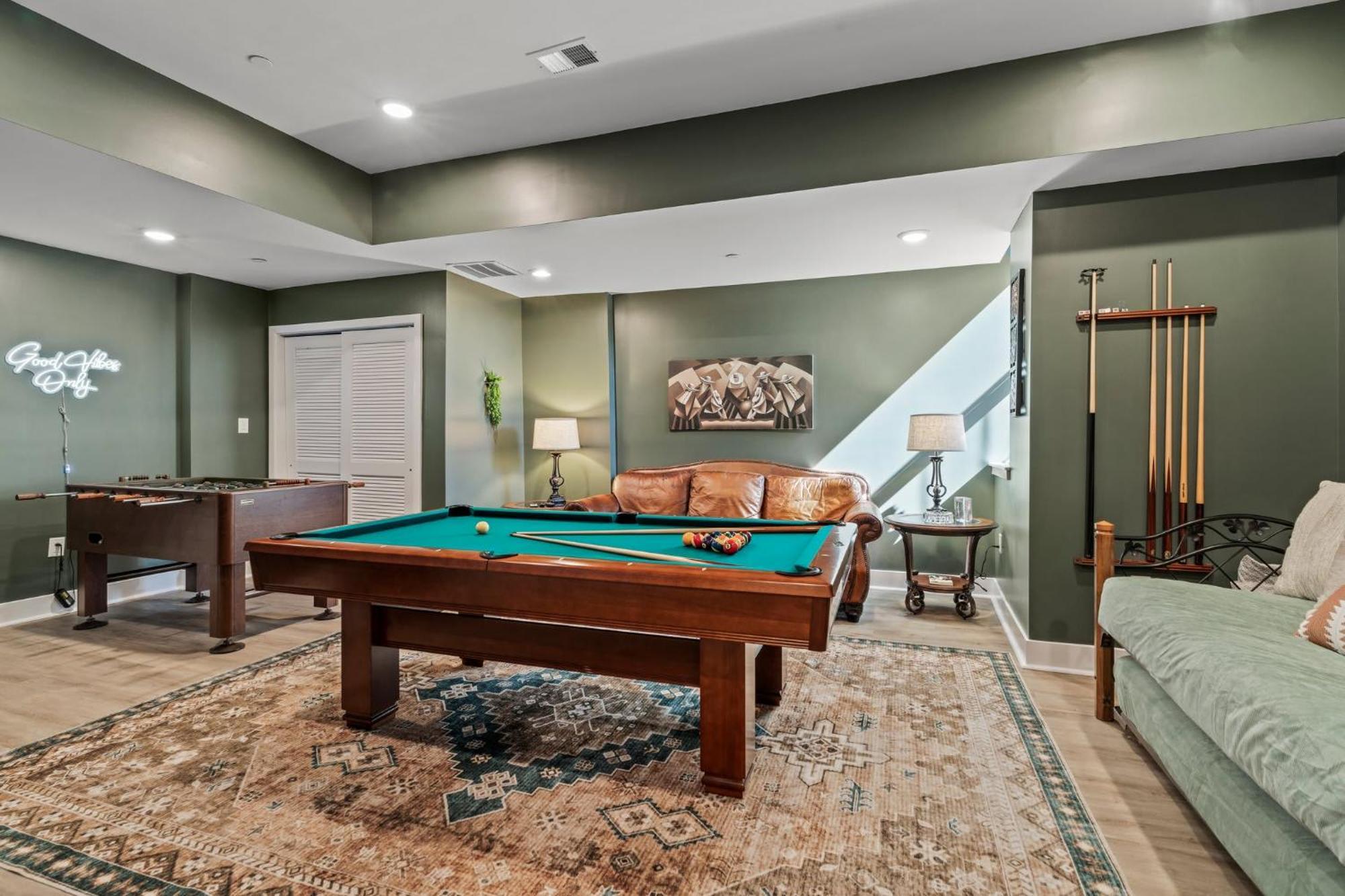 Luxury Townhome 2 Car Garage And Decks 2 Billiards Holiday home Philadelphia