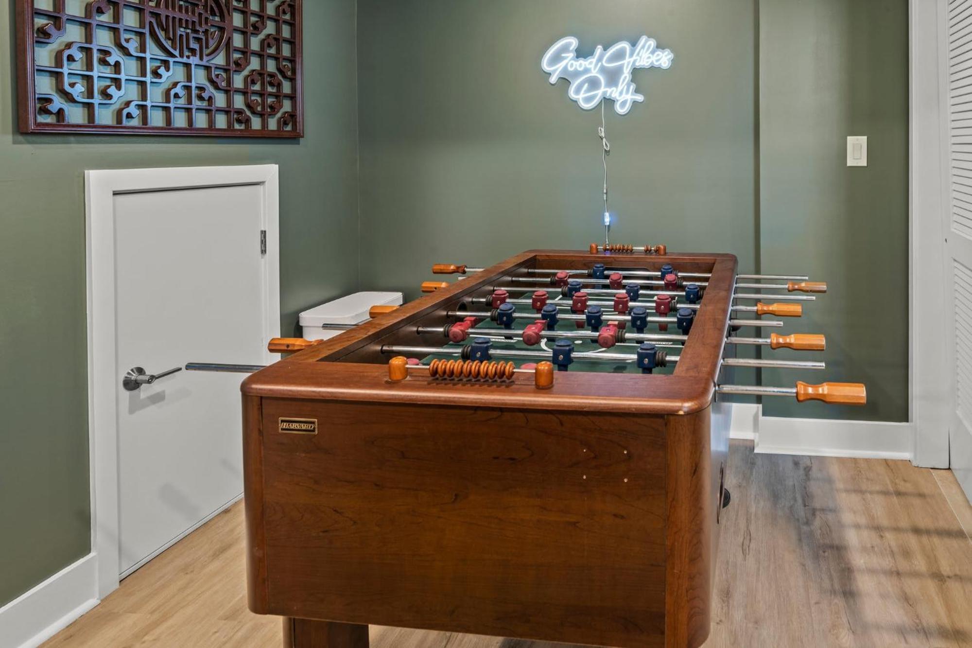 Holiday home Luxury Townhome 2 Car Garage And Decks 2 Billiards Philadelphia