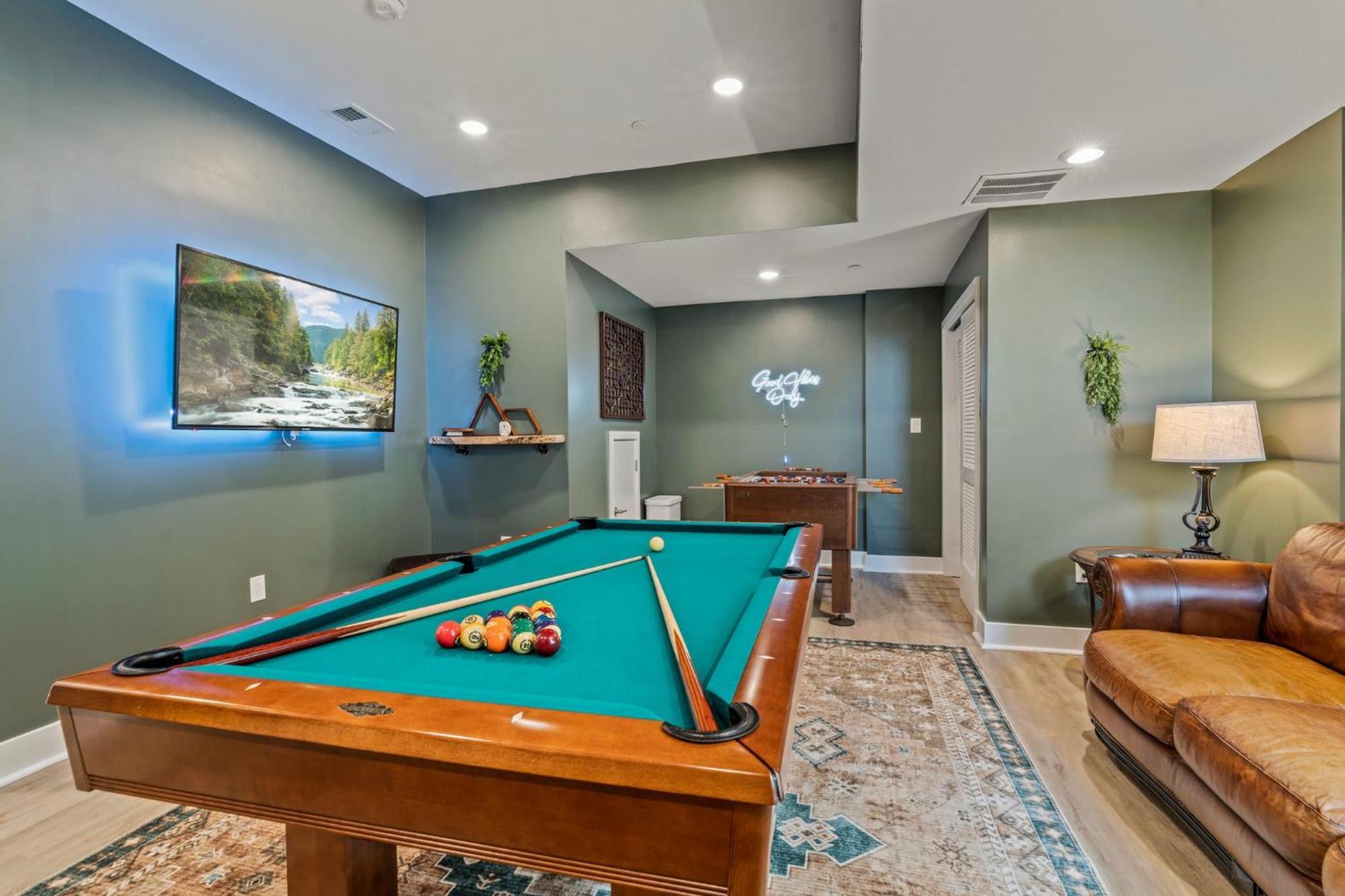 Luxury Townhome 2 Car Garage And Decks 2 Billiards * Philadelphia