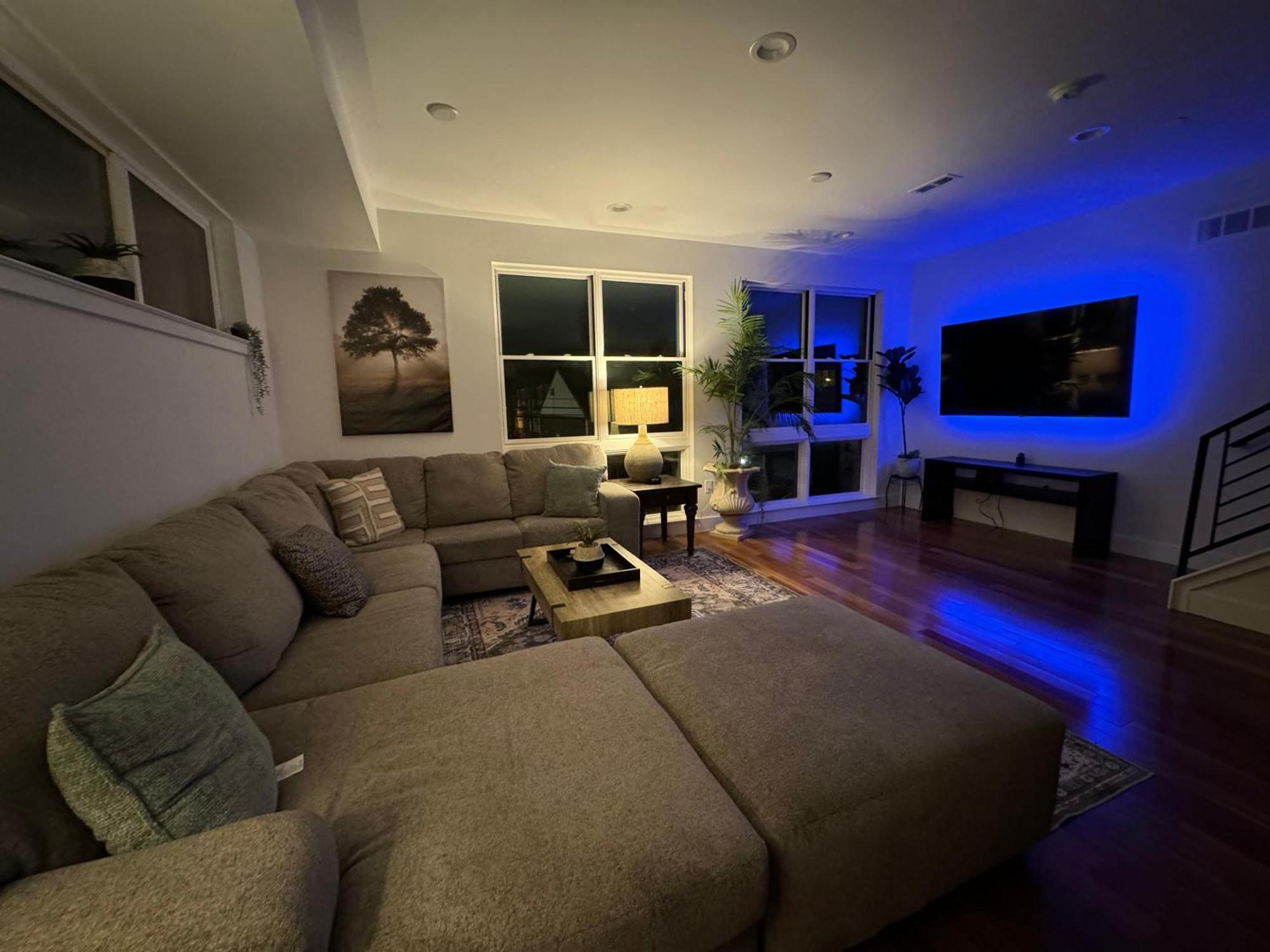 Holiday home Luxury Townhome 2 Car Garage And Decks 2 Billiards *