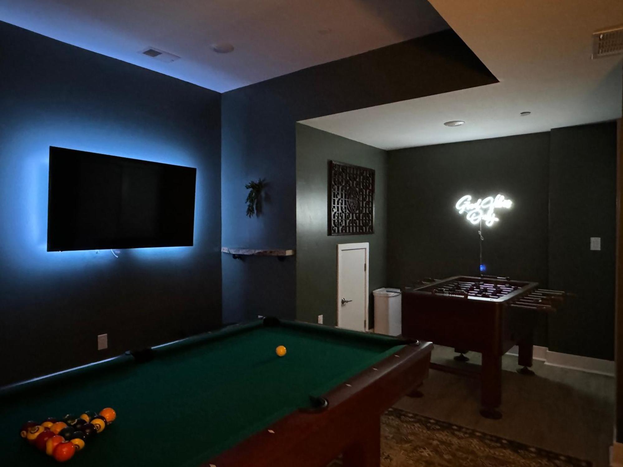 Holiday home Luxury Townhome 2 Car Garage And Decks 2 Billiards Philadelphia